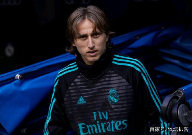 曼联对西汉姆的新布莱恩·姆贝莫罚球判决：裁判的智慧与争议